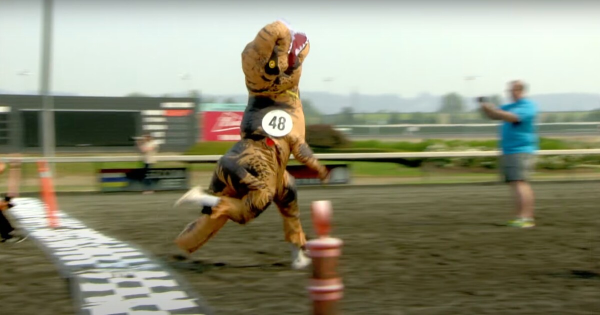 VIDEO: Nic lepšího už dneska neuvidíš. Napínavé finále mistrovství světa tyranosaurů rozsekl až fotofiniš