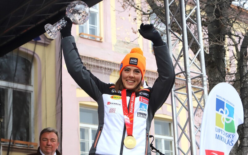 FOTO: Petra Vlhová oslávila zlato pred davom fanúšikov v Liptovskom Mikuláši. „Drela som celý rok aj pre tieto momenty,“ vyhlásila.