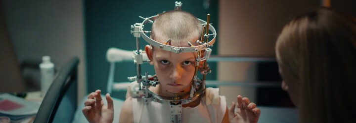 Film Titane je plný sexu a násilí. V sobotu vyhrál Zlatou palmu v Cannes