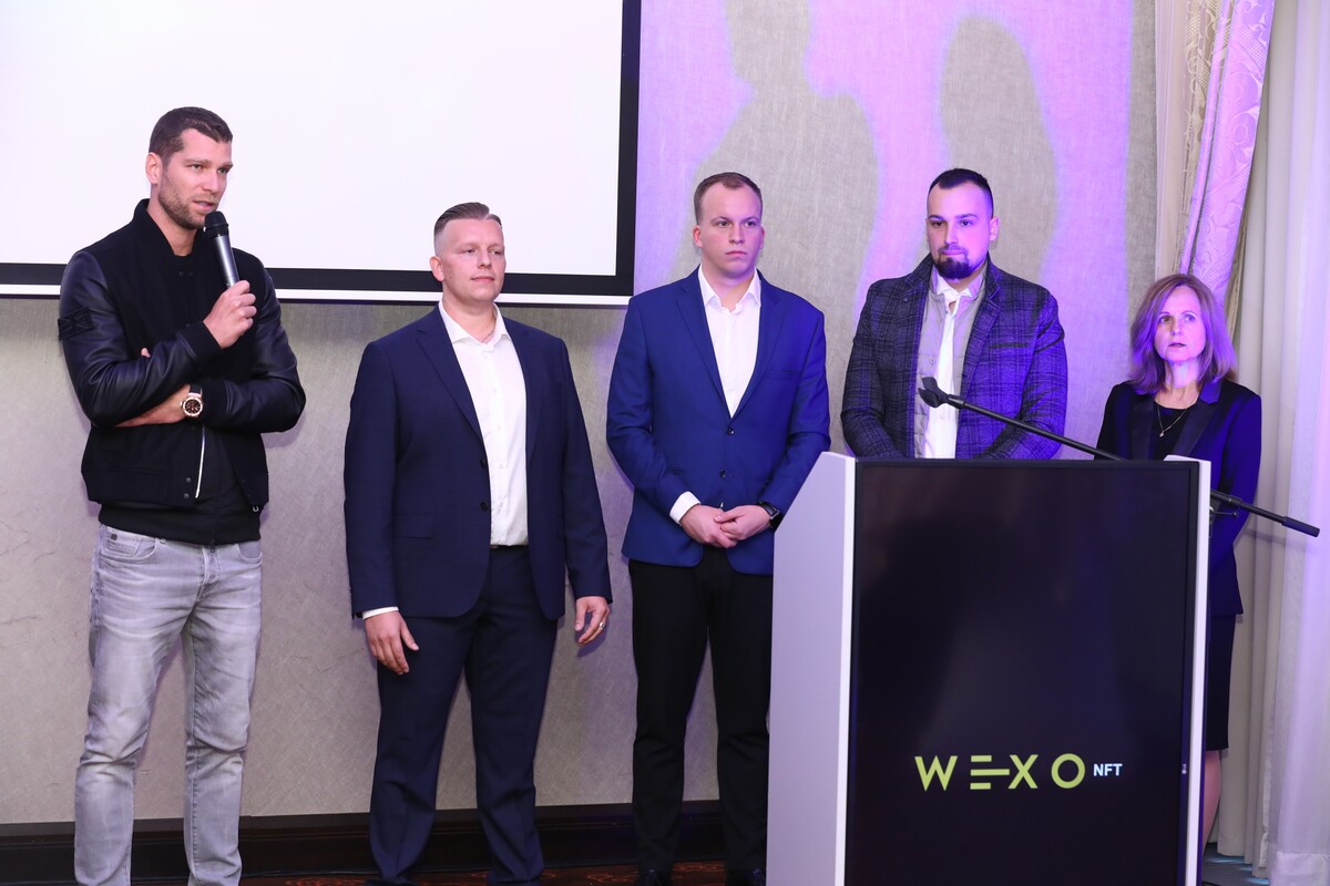 Zľava Majk Spirit, Juraj Farkaš (obchodný riaditeľ platformy WEXO), Milan Božik (CVO platformy WEXO), Peter Mariš (CSO platformy WEXO), Miriam Juhanesovičová (riaditeľka občianskeho združenia APPA).