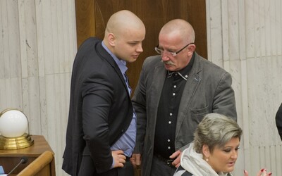 Poslanec ĽSNS Mizík je nevinný, za nenávistný status na Facebooku proti židom od Najvyššieho súdu trest nedostal