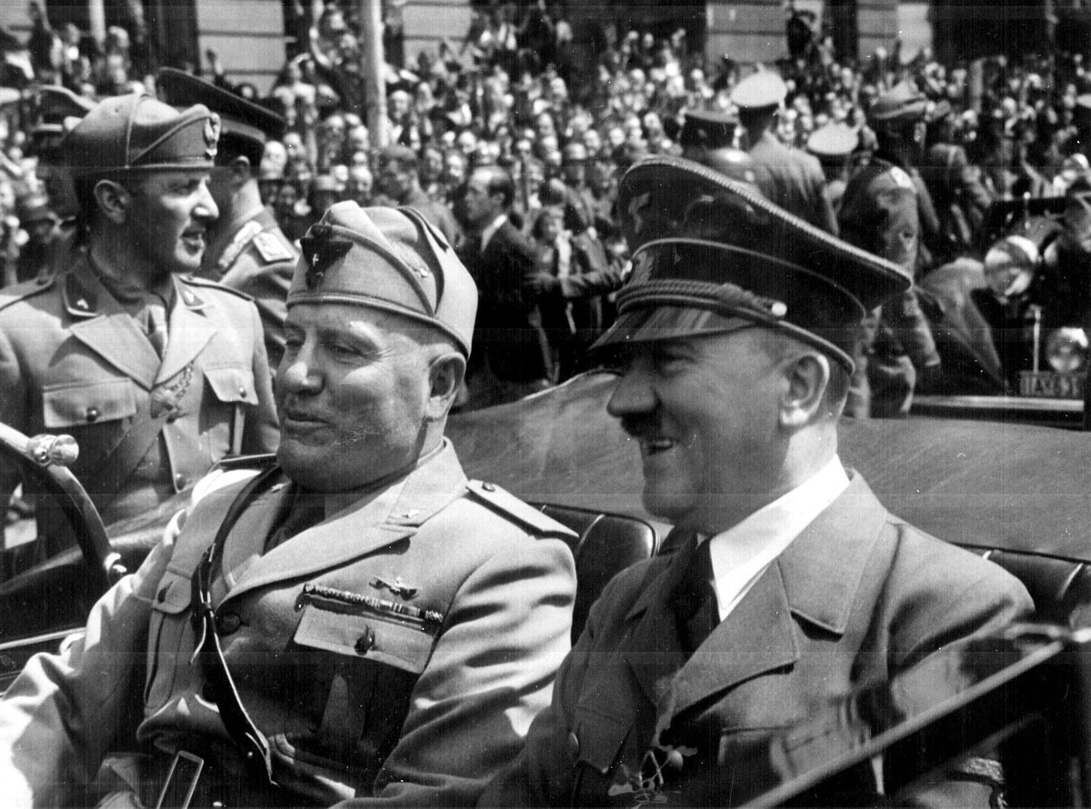 Adolf HItler s Benitom Mussolinim. 