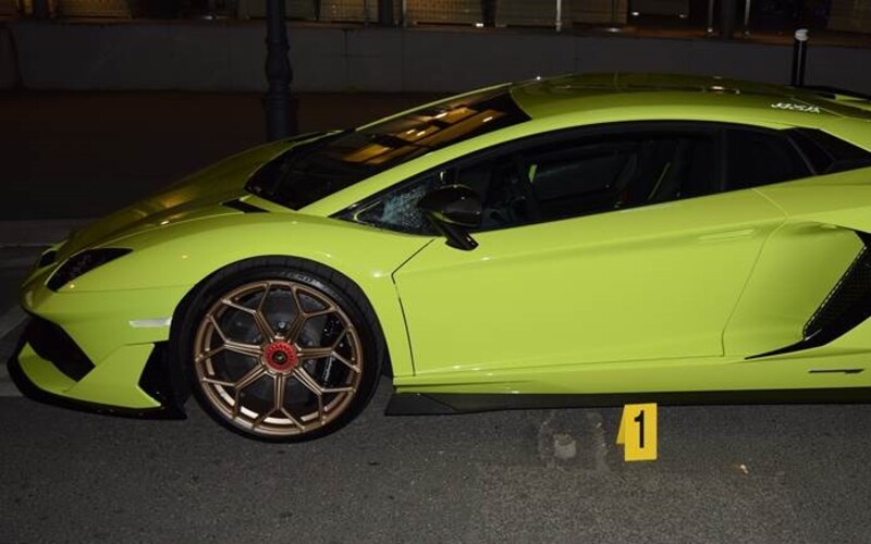 Vandal v centru Bratislavy poškodil luxusní Lamborghini Aventador.