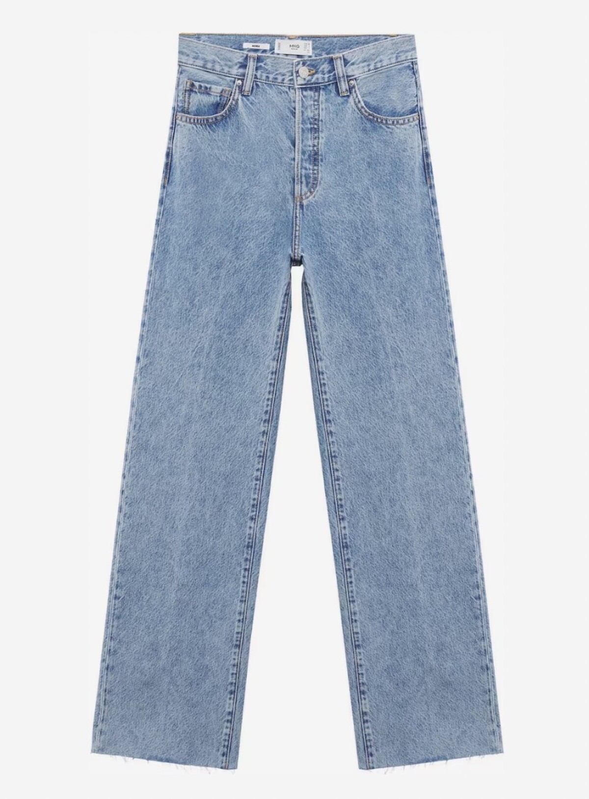 Svetlomodré džínsy MANGO si zaobstaráš za 39,90 €, avšak strihom pripomínajú parádny dizajnérsky model. Značka MANGO aj v tomto prípade dokazuje, že menej je niekedy viac.