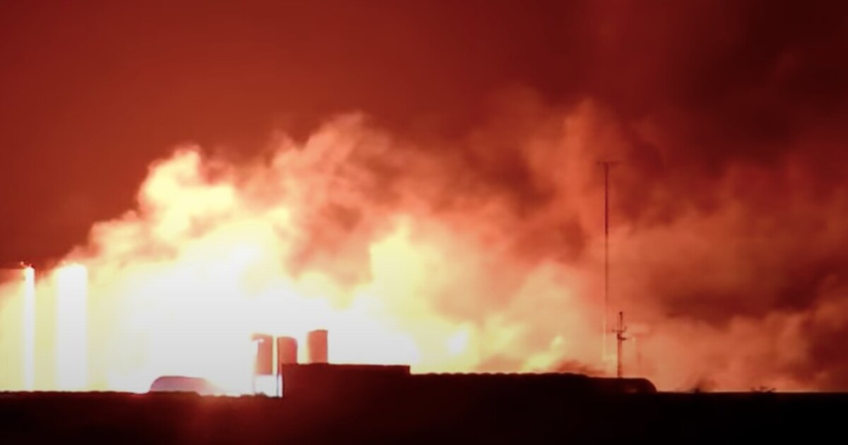 VIDEO: Vyskytla se „větší anomálie“. Internetem se šíří video exploze rakety z Muskovy SpaceX
