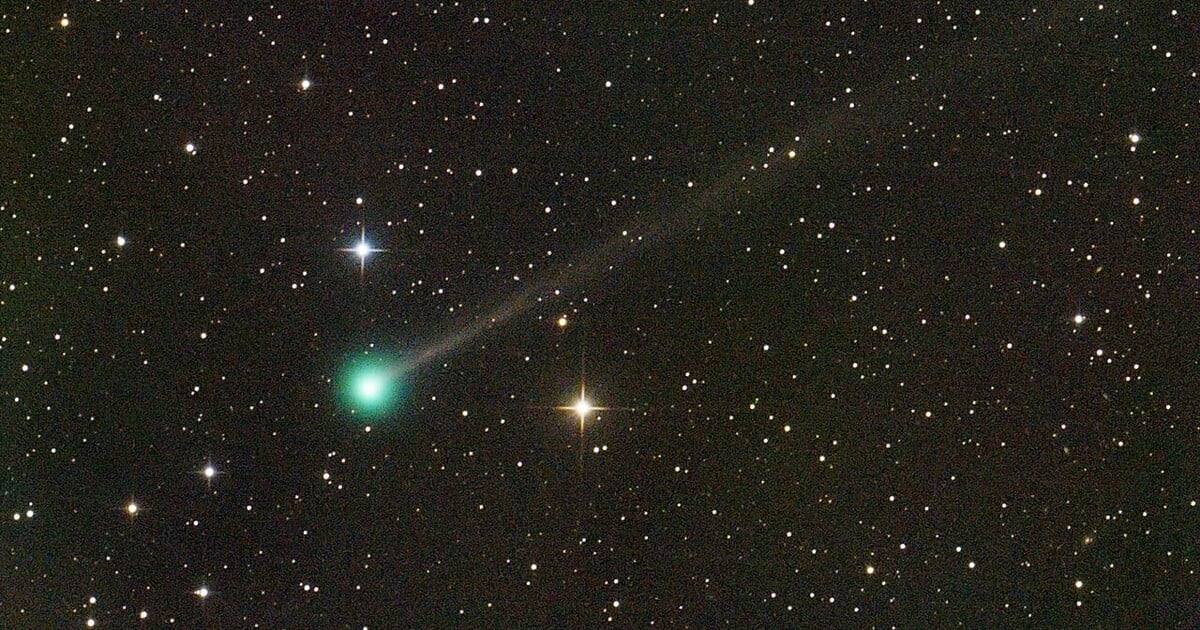 Vzácné vesmírné divadlo nad Českem. Na ranní obloze uvidíš zelenou kometu i pouhým okem
