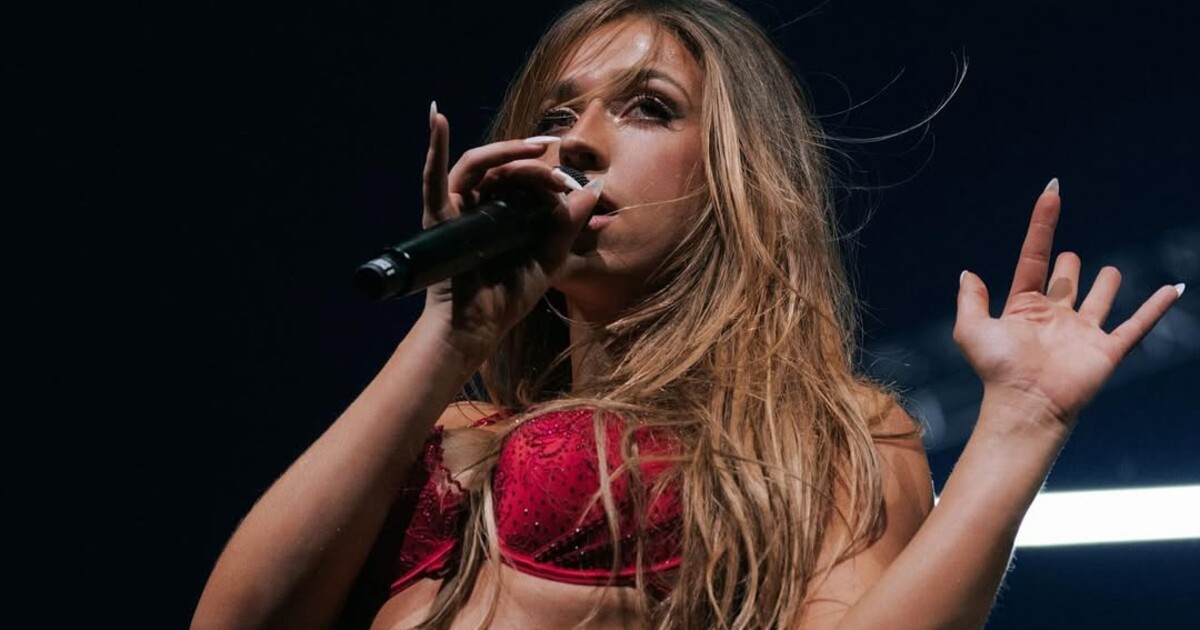 Tate McRae a The Kid LAROI se údajně rozešli. Zpěvačka na to reagovala symbolickým vzkazem