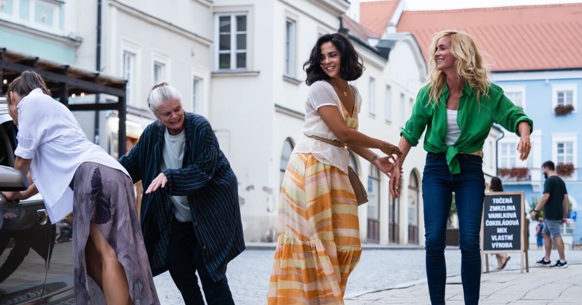 Český remake Chlastu dorazil na Netflix. V žebříčku sledovanosti je hned za Frankensteinem