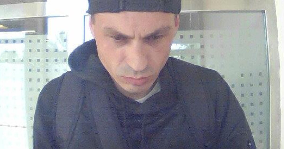 FOTO: Poznáváš ho? Policie pátrá po muži, který vybíral peníze z účtů podvodníků