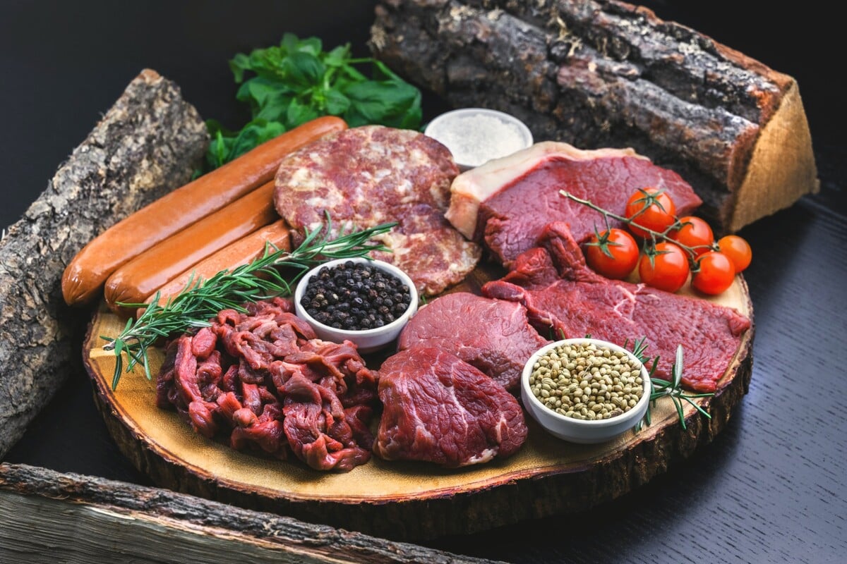 Bravčové mäso obsahuje veľa tuku, ale aj bielkovín, vápnika, fosforu, železa a horčíka.