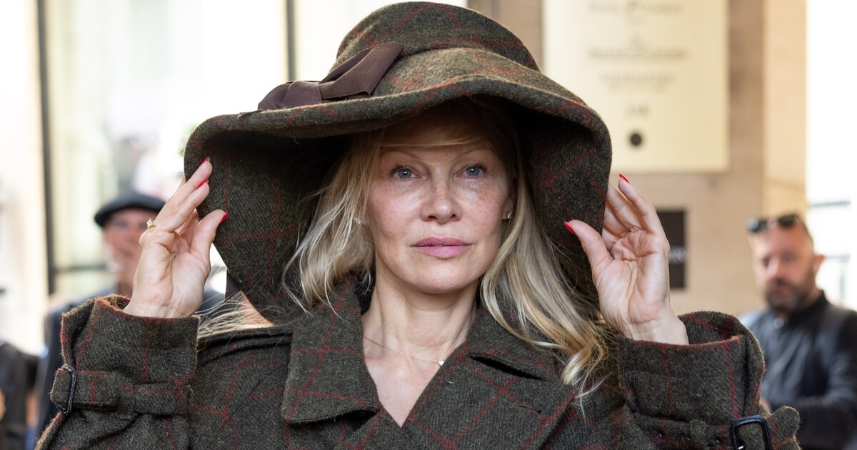 FOTO: „Je to osvobozující.“ Pamela Anderson se na udílení cen objevila opět bez make-upu