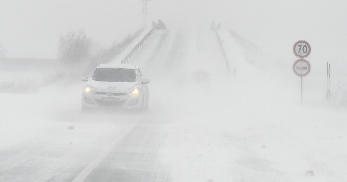 Česko zasype sníh, silnice pokryje silná ledovka. Meteorologové vyhlásili na víkend výstrahu