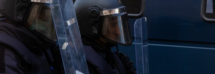 Na ukrajinskou ambasádu v Madridu byla doručena obálka s bombou, jedna osoba byla raněna
