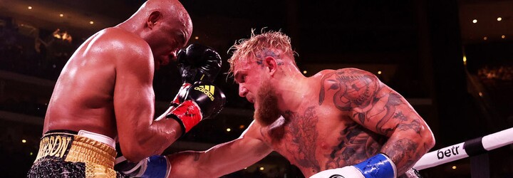 Jake Paul v boxerskom súboji poslal k zemi legendárneho šampióna UFC Andersona Silvu