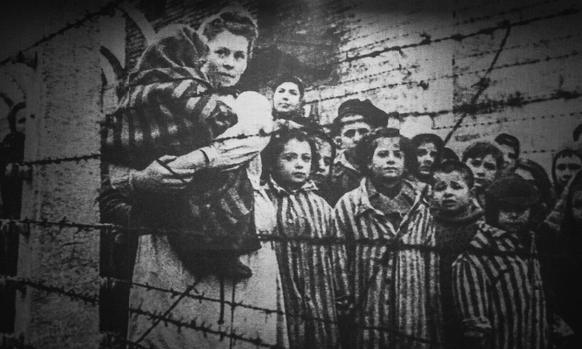 Historická fotografia z koncentračného tábora.
