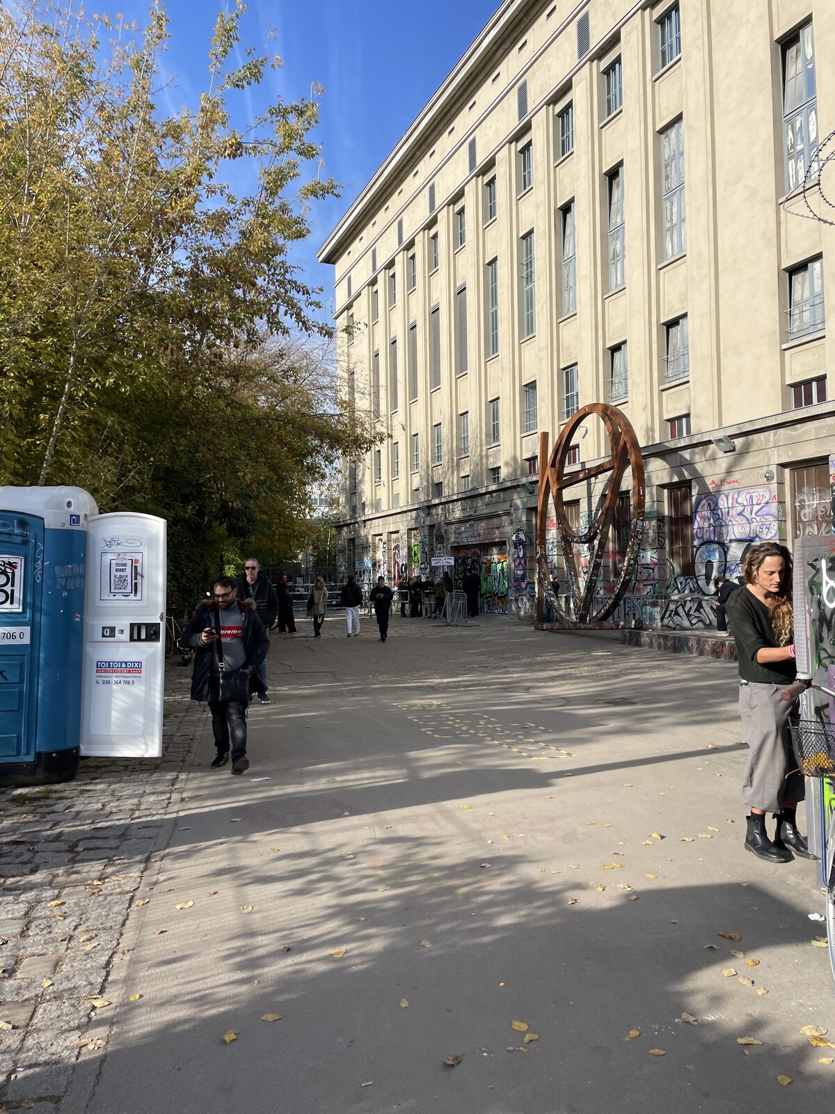 Berghain , toitoi, bankomat