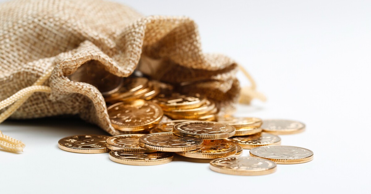 Procházka, která se vyplatila. Turisté našli v českém lese zlato za miliony