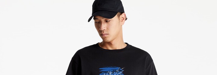 Footshop představil trička s motivem ukrajinské vlajky. Výnos z prodeje pomůže lidem v nouzi