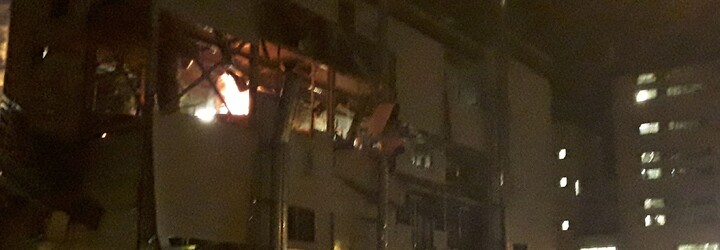 Noční výbuch chemičky v Lovosicích: 4 zranění, explozi způsobil únik plynu