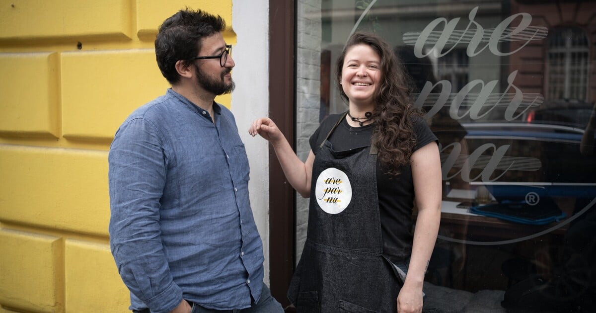 Gastrozážitek plněný sýrem a přelitý rozpuštěným máslem. Sourozenci utekli z Venezuely do Prahy a otevřeli restauraci