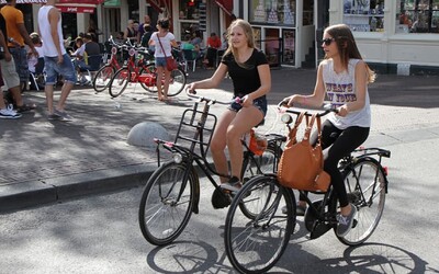 Paříž odstraní 70 % parkovacích ploch pro auta. Chce se stát městem pro cyklisty.