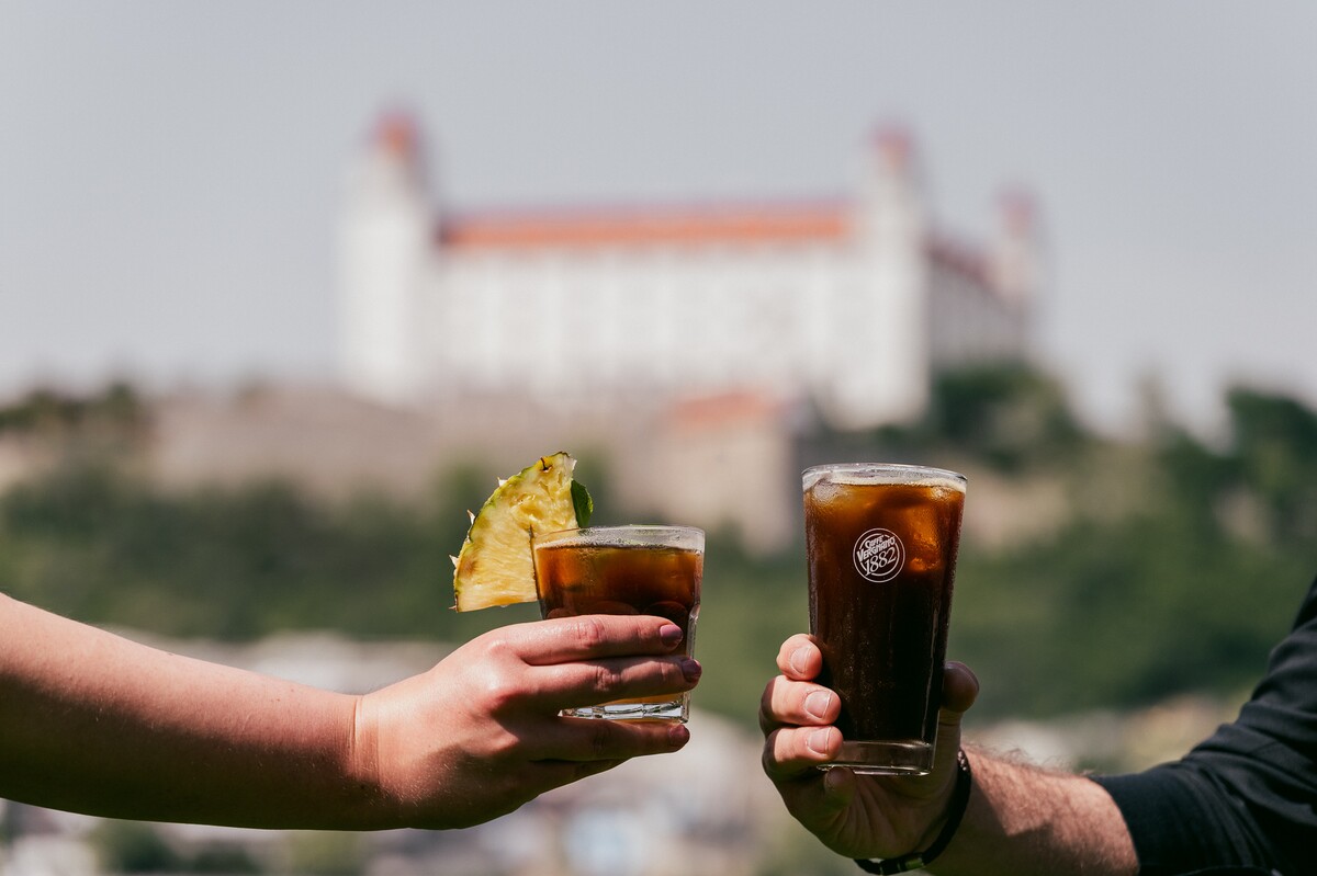 Tajomstvo špičkovej kvality kávových zmesí pochádza z precízneho výberu najlepších pestovateľov kávy z celého sveta, pričom zrná sa vyberajú a kupujú priamo na mieste ich pôvodu.