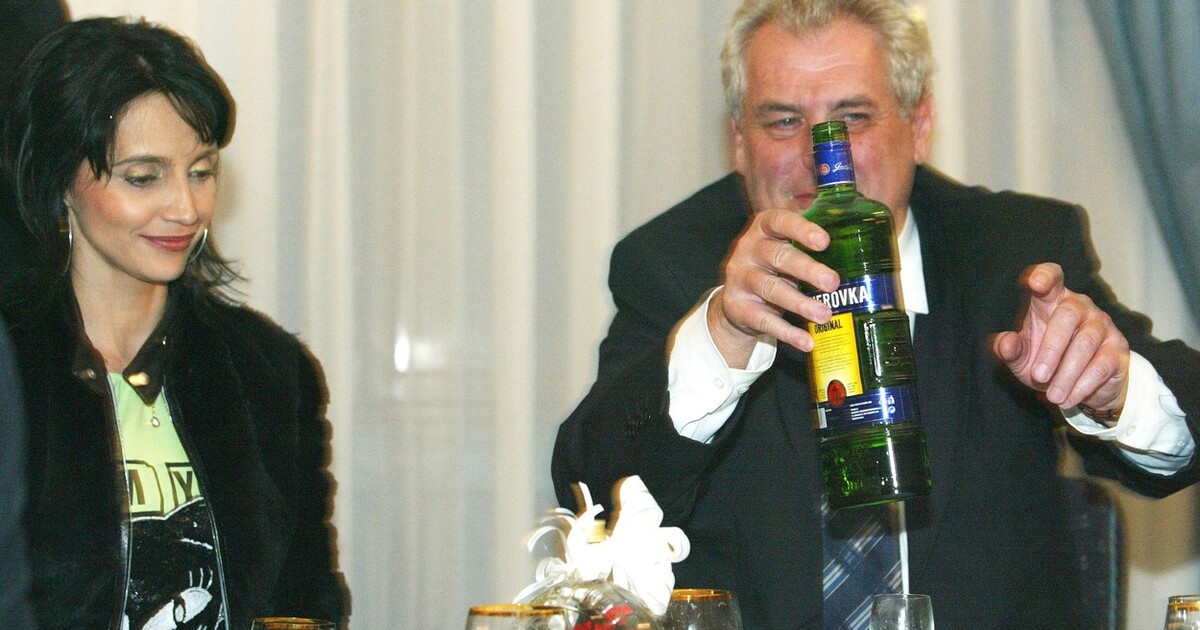 Tohle je sedm nejlepších likérů na světě. Jak dopadla Zemanova milovaná Becherovka?