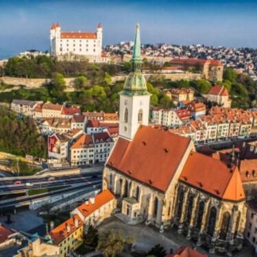 Na Slovensku sú iba 3 veľkomestá. (Veľkomesto je mesto nad 100 000 obyvateľov)