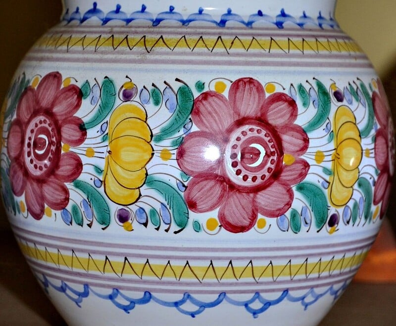Ako sa nazýva takto typicky maľovaná keramika zo Slovenska? 