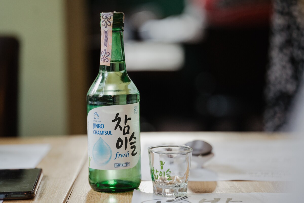 Soju (sodžu) je najobľúbenejší kórejský alkoholický nápoj vyrábaný z ryže.