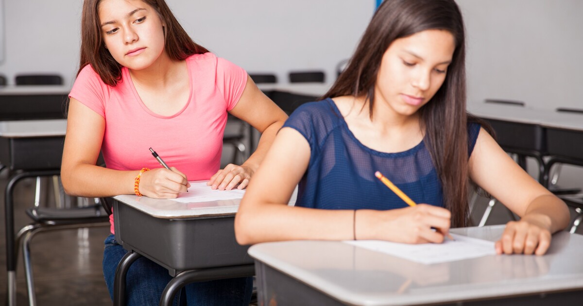 Maturanti a maturantky dnes budou psát zkoušku z matematiky a angličtiny. Kdy budou výsledky a kdy podzimní termíny?