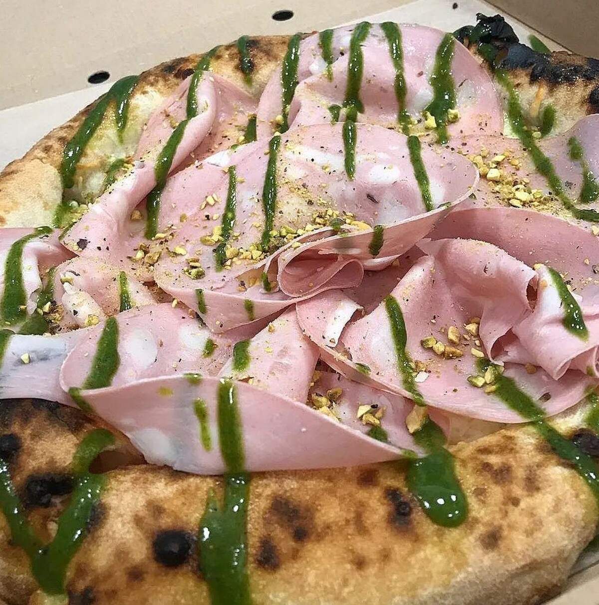 V menu Neapolky nechýba klasika ani majiteľov špeciál. Prečítaj si, akú pizzu pripravil pre nás.