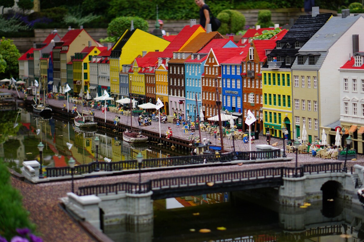 Podoba mesta Billund vystavaná zo skladačiek LEGO. Na vlastné oči si môžeš ísť LEGO do Billundu pozrieť za menej ako 50 eur. 