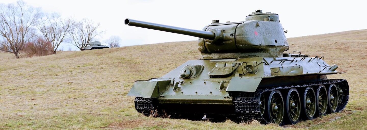 84letý Němec skladoval ve sklepě tank, protiletadlové dělo i torpédo. Hrozí mu pokuta 13 milionů korun
