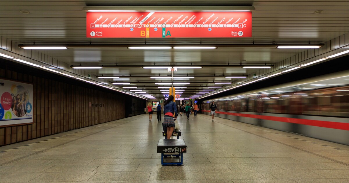 Pozor! V části linky C opět nejezdí metro. Podívej se, kudy vedou objízdné trasy
