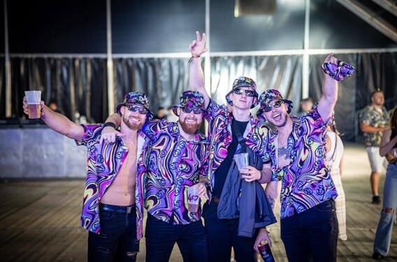 Tak co, na který festival se sladili tito mladíci?