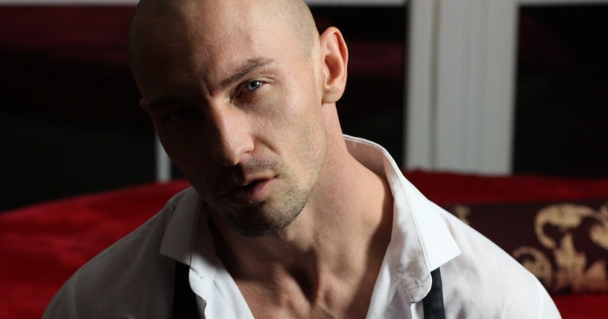 Michal se živí jako gentleman na pronájem: Zadaná dáma si mě najala, abych s ní šel do kina. Ženám dávám to, co jim chybí