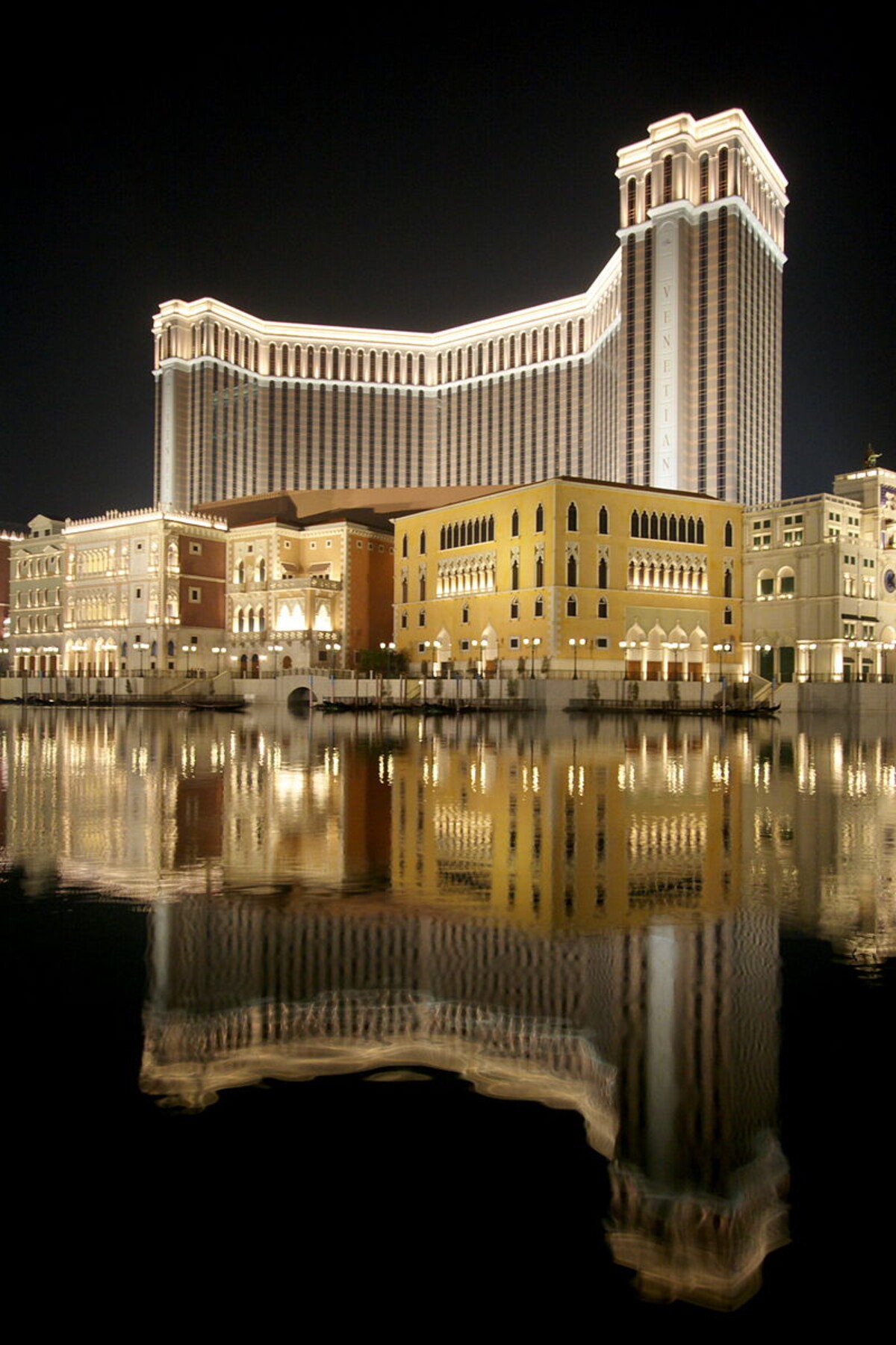 Vlastnil i The Venetian Macao, sedmou nejvyšší budovu na světě podle podlahové plochy