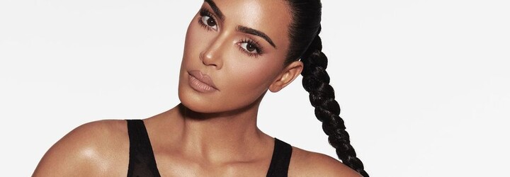 Priesvitná bielizeň aj luxusná páperová bunda. Kim Kardashian predstavila spoluprácu s módnym domom Fendi