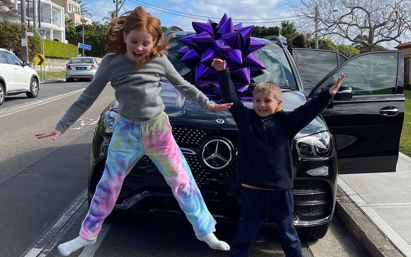 Matka darovala devítileté dceři Mercedes za více než 2 miliony korun. Odměnila ji za tvrdou práci.
