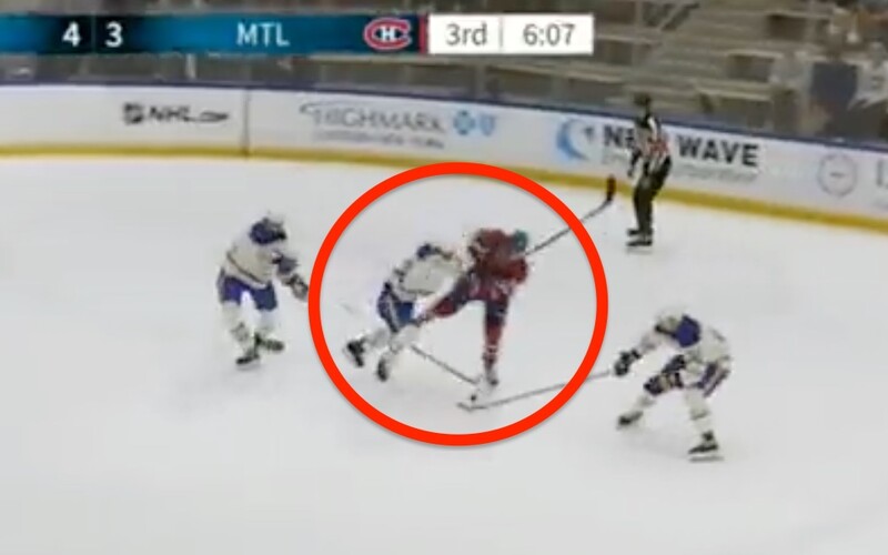 VIDEO: Slafkovský v prvom zápase za Montreal ukázal, že je tvrdý ako skala. Keď ho chceli zraziť k zemi, otrasený zostal protihráč.