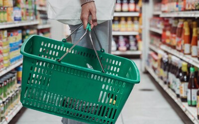 Viac ako 80 % Slovákov sa pozrie na cenu, kým produkt vloží do košíka. Pri potravinách si všímame aj krajinu pôvodu
