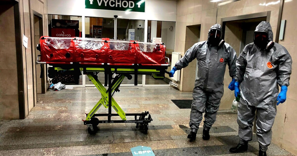 V Česku se objevil pacient s podezřením na ebolu. Převoz na pražskou Bulovku si vyžádal speciální opatření
