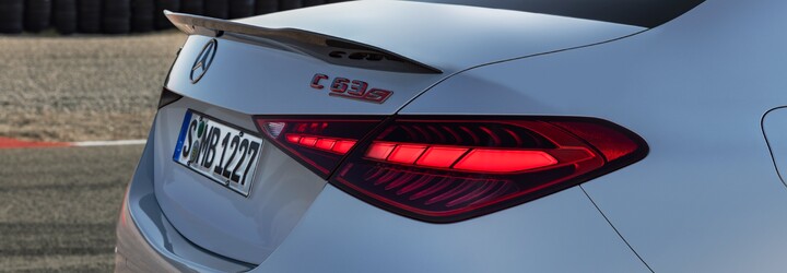 Nové C 63 od AMG má brutálnych 680 koní. Na V8 však zabudni, novinka má štvorvalec s technológiou z F1