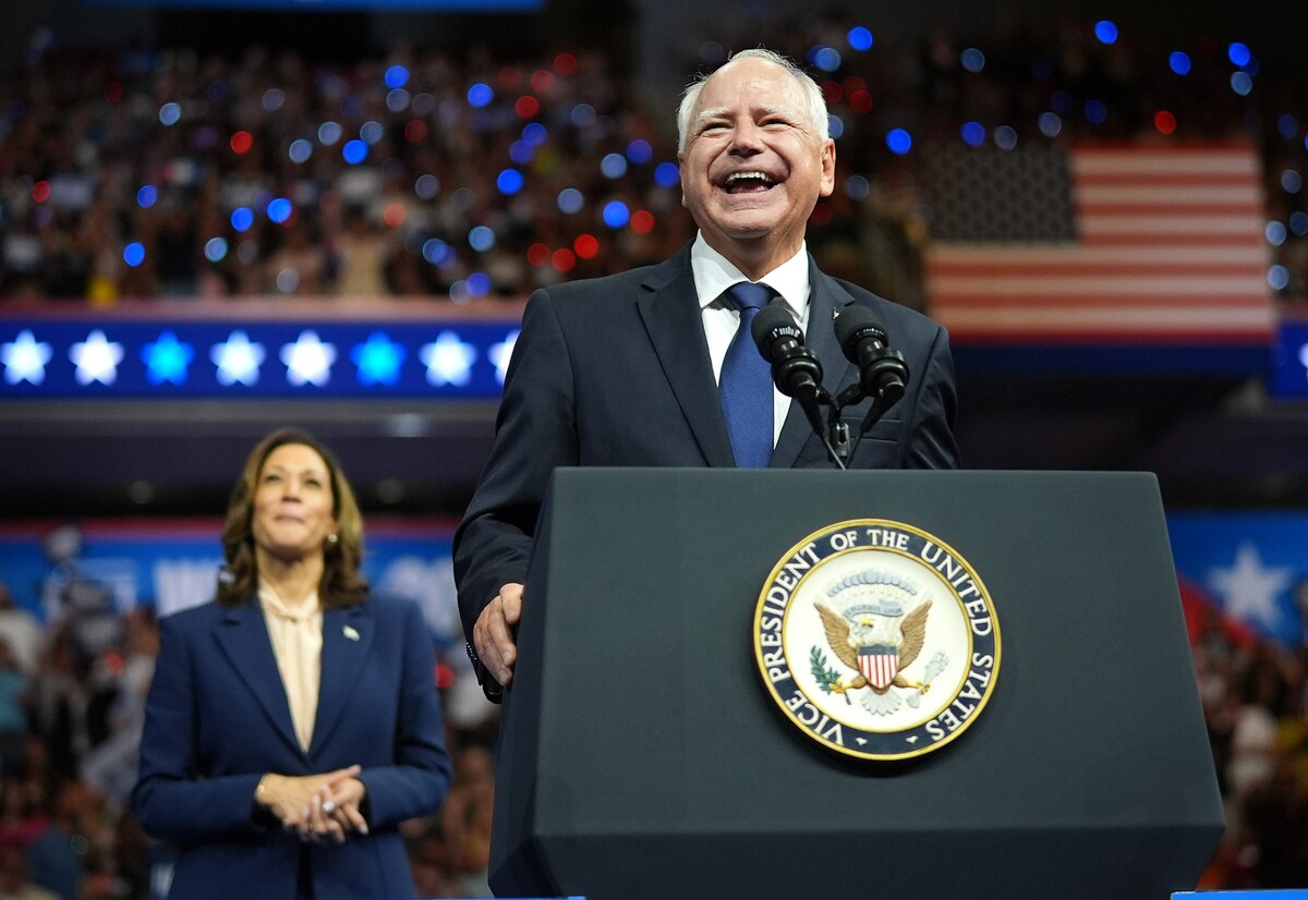 Tim Walz a Kamala Harris poprvé spolu na volebním meetingu