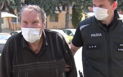 Opitý Slovák mieril na brata zbraňou, nechcel vraj nosiť ochranné rúško. Povedal som mu, že ho od***em, vyhlásil.