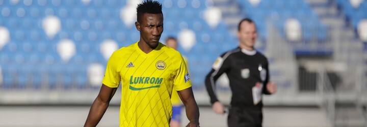 VIDEO: Muž ve Zlíně měl rasisticky urážet a fyzicky napadnout fotbalistu Lamina Jawa