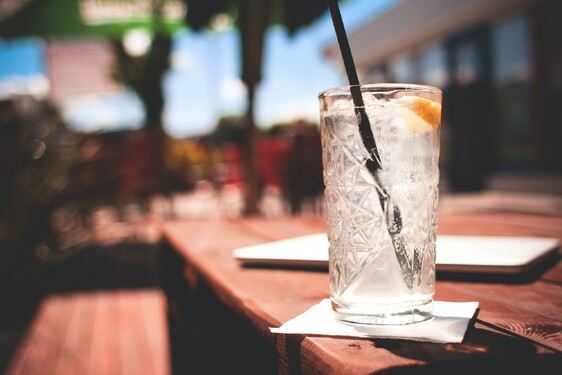 Z čeho se skládá míchaný drink, který se v Česku nazývá Beton?