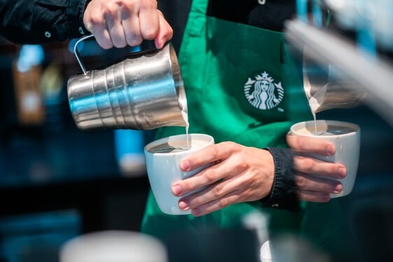 Aký je rozdiel medzi café latte a chai latte? 