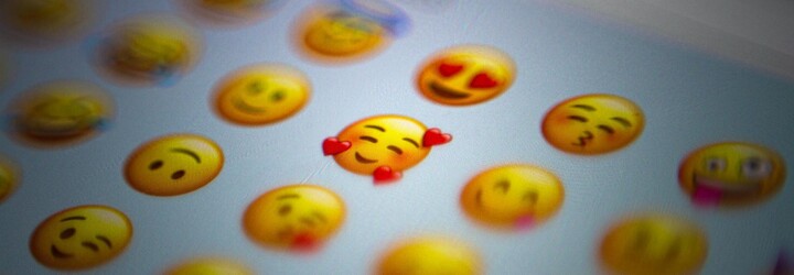 Príbeh emoji 📘 sa začal písať 📱 už v minulom tisícročí. 🕰 Tušíš, ako vznikli 🤔 a ako sa rozšírili 💥 do celého sveta? 🌍